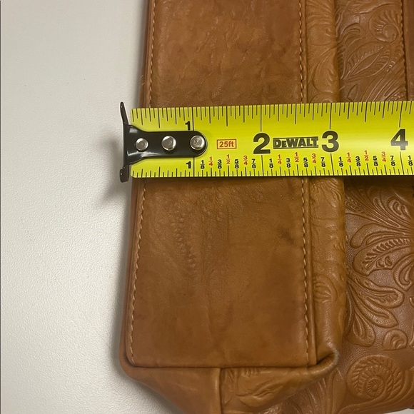 ili NY Embossed Tan Leather Crossbody RFID Protection Bag w/ 4 compartments - Picture 10 of 13